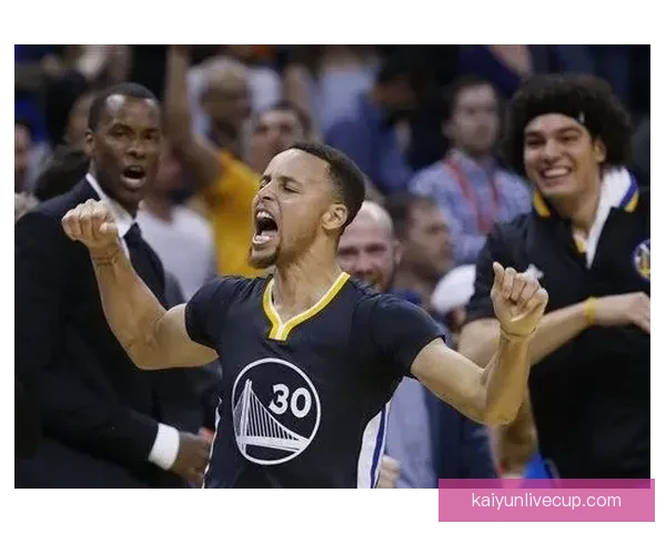 新星三分狂飙成近三十年首人一人追平麦蒂纪录 新星三分狂飙成近三十年首人一人追平麦蒂纪录